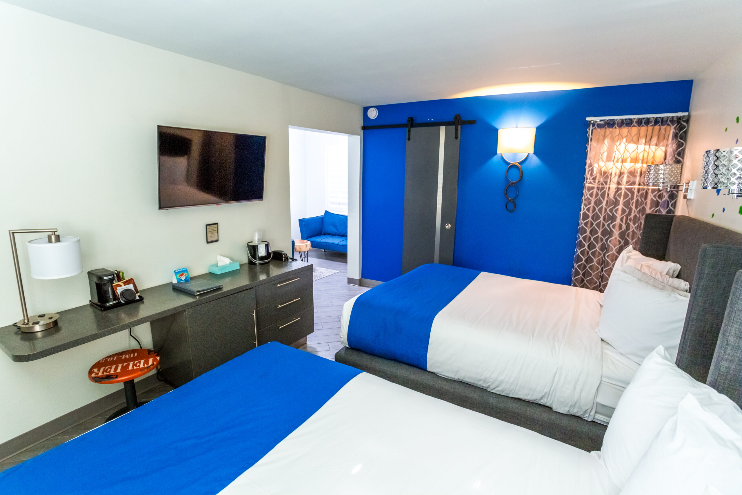 Deluxe Two Queen Suite Two Twin Sofa Beds